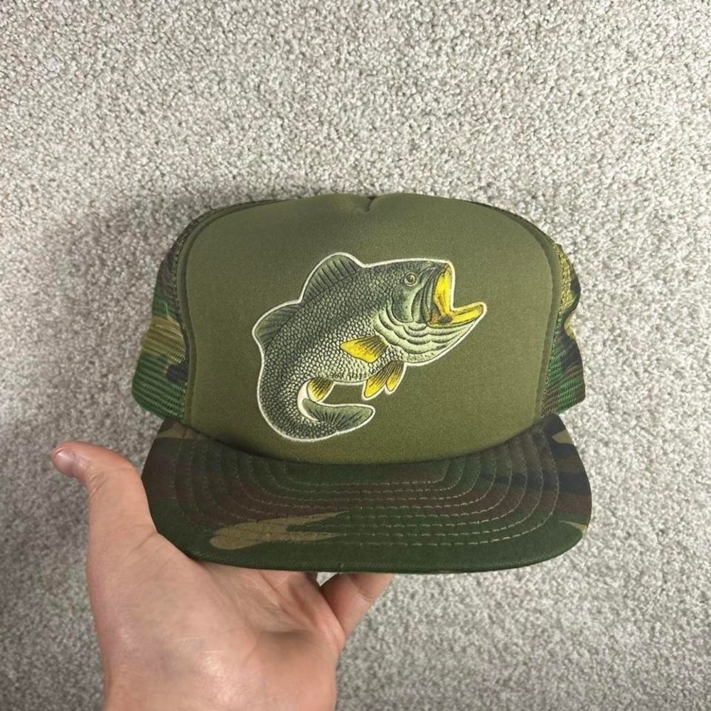 Vintage Big mouth bass fishing green and camo mesh trucker SnapBack hat cap